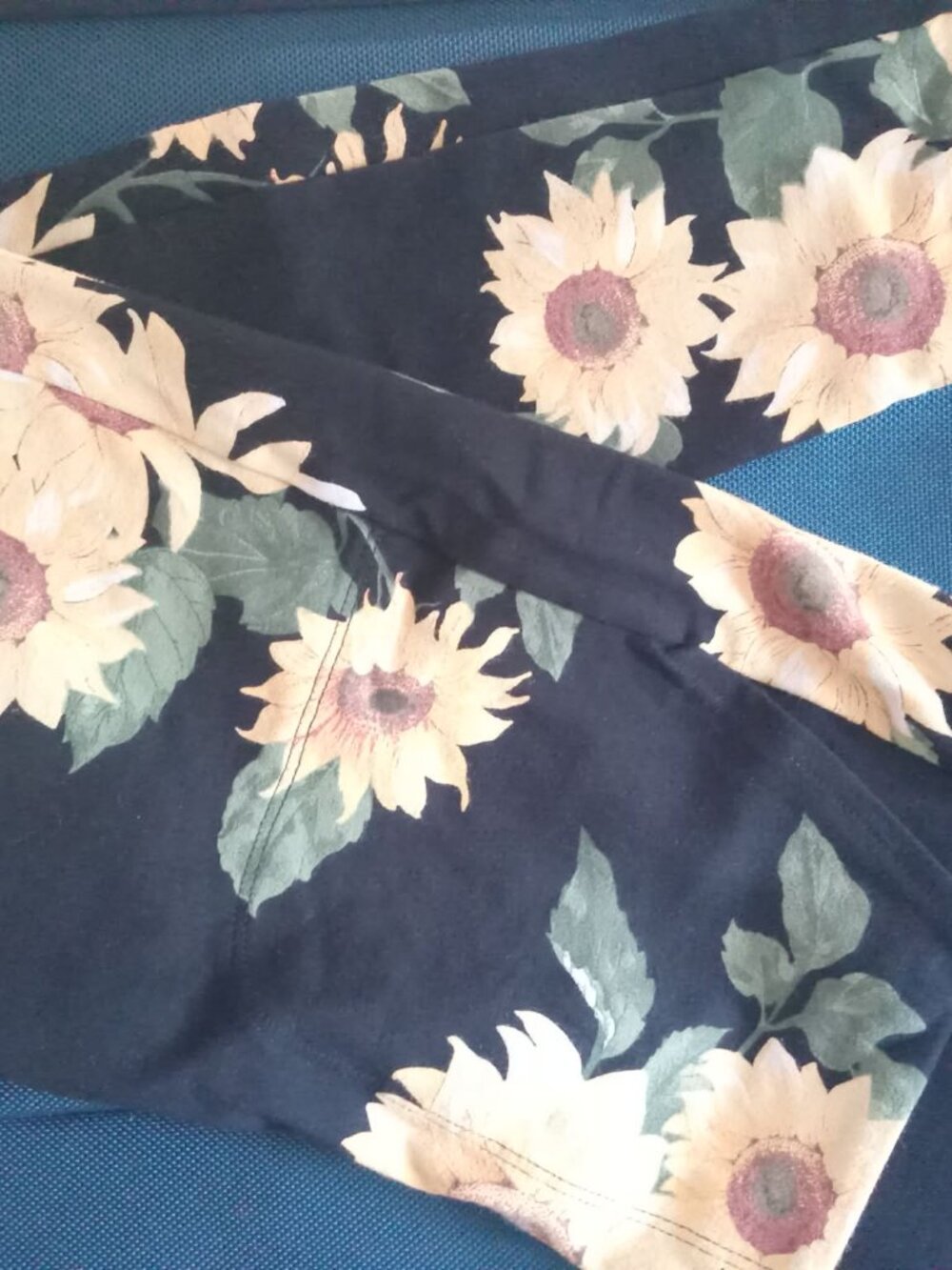 Torrid Sunflower leggings size 0 with pockets!  Never worn